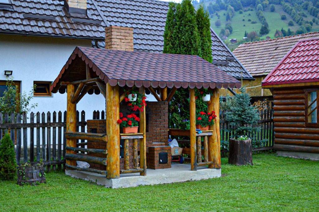 Casa Prundari Nicu Si Mirela Hotel Poiana Teiului ภายนอก รูปภาพ